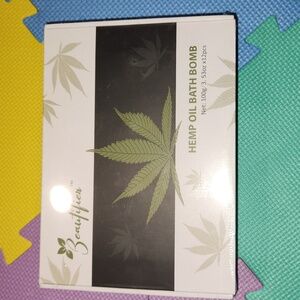 Beautifier Hemp Oil Bath Bomb - Green, New In Plastic